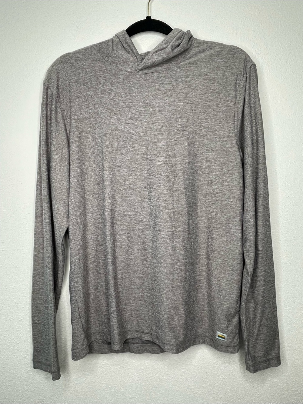 Vuori Strato Tech Hoodie Shirt Mens Medium Gray Lightweight Pullover V1019